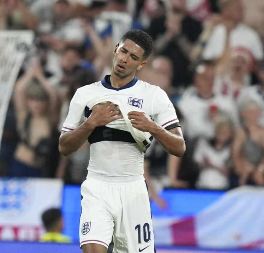 据俱乐部内 据俱乐部内